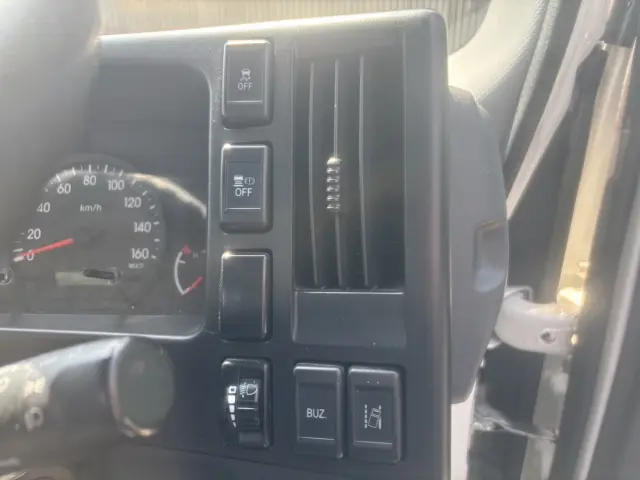 いすゞ エルフ 2RG-NPR88AR(2WD)の写真31