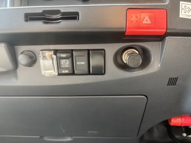 いすゞ エルフ 2RG-NPR88AR(2WD)の写真35