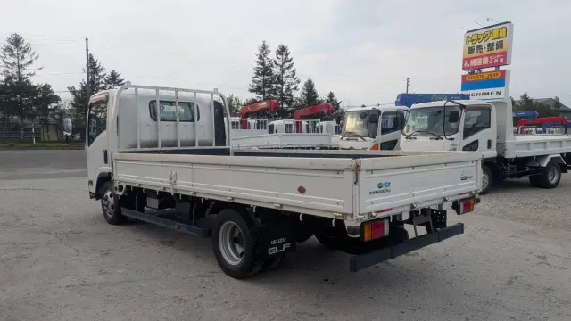 いすゞ エルフ 2RG-NPR88AR(2WD)の写真7