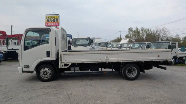 いすゞ エルフ 2RG-NPR88AR(2WD)の写真8