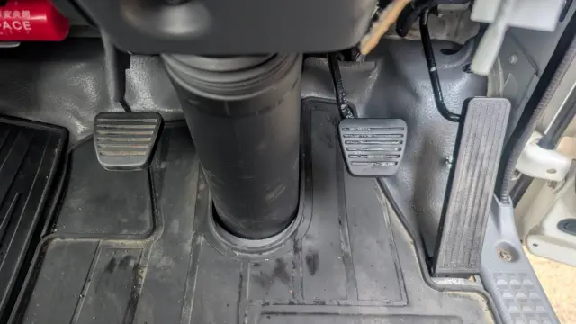 いすゞ エルフ 2RG-NPR88AR(2WD)の写真26
