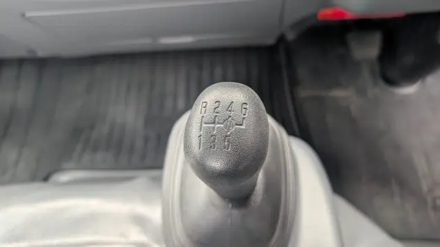 いすゞ エルフ 2RG-NPR88AR(2WD)の写真27