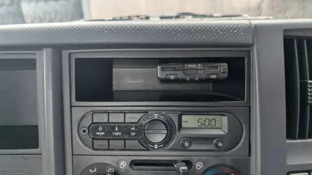 いすゞ エルフ 2RG-NPR88AR(2WD)の写真30
