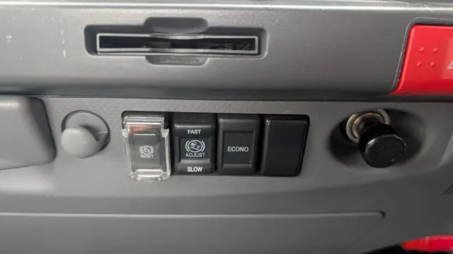 いすゞ エルフ 2RG-NPR88AR(2WD)の写真32
