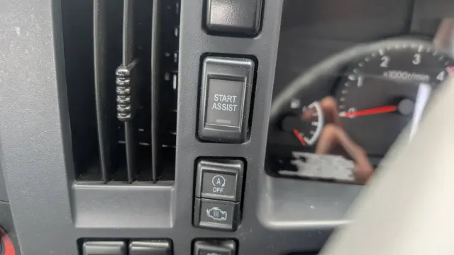 いすゞ エルフ 2RG-NPR88AR(2WD)の写真35