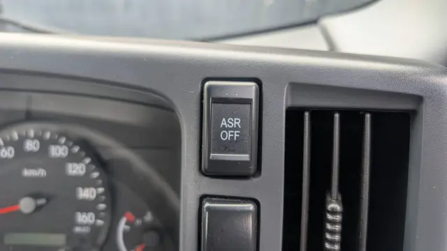 いすゞ エルフ 2RG-NPR88AR(2WD)の写真36