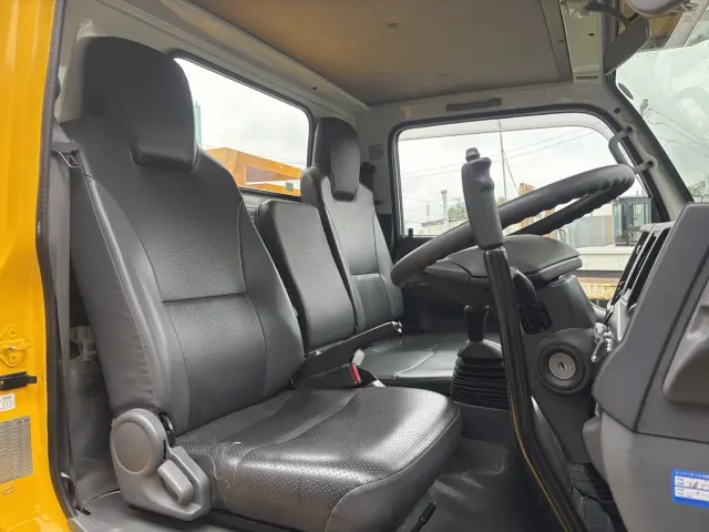 いすゞ エルフ TKG-NKR85YN(2WD)の写真36