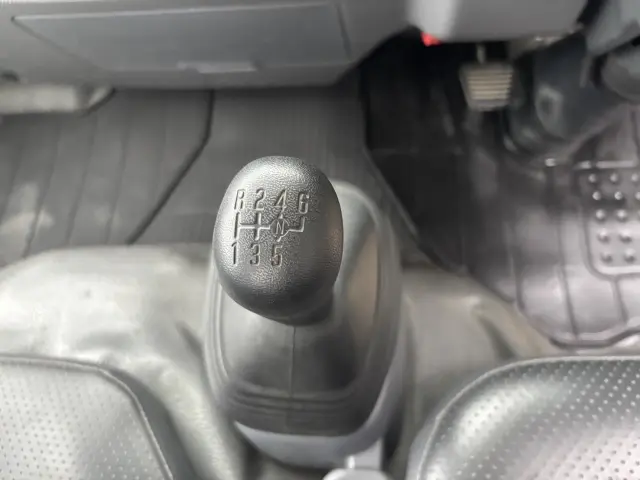 いすゞ エルフ TKG-NKR85YN(2WD)の写真37