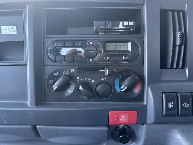 いすゞ エルフ TKG-NKR85YN(2WD)の写真45