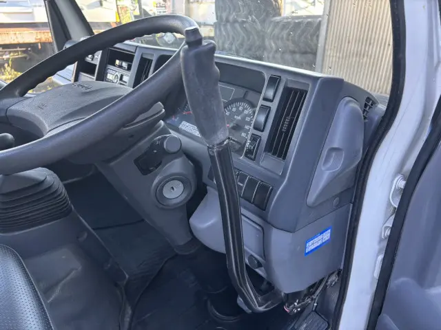 いすゞ エルフ TKG-NKR85YN(2WD)の写真48
