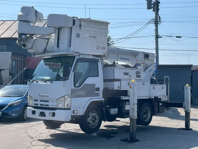 いすゞ エルフ SKG-NKR85YN(2WD)の写真2