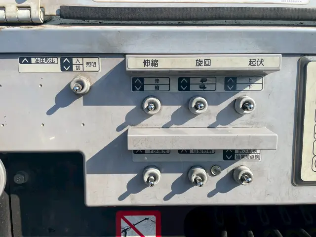 いすゞ エルフ SKG-NKR85YN(2WD)の写真26