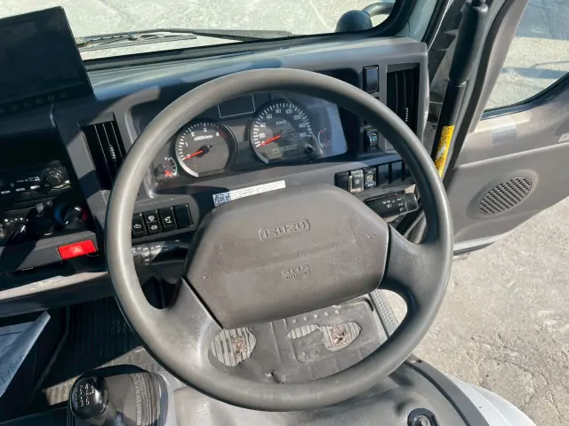 いすゞ エルフ SKG-NKR85YN(2WD)の写真32