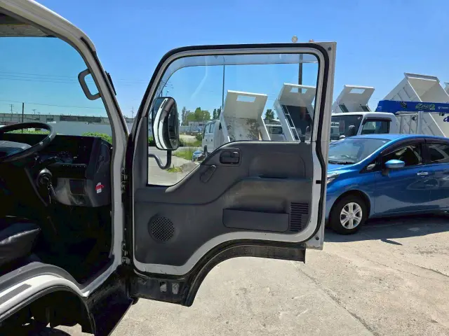 いすゞ エルフ BKG-NHS85A(4WD)の写真23