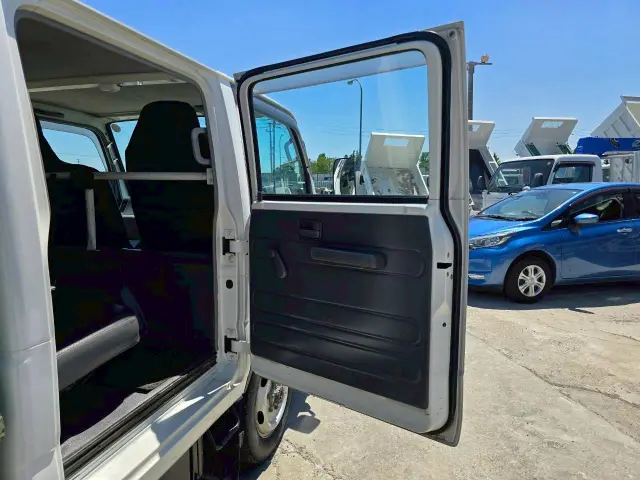 いすゞ エルフ BKG-NHS85A(4WD)の写真35