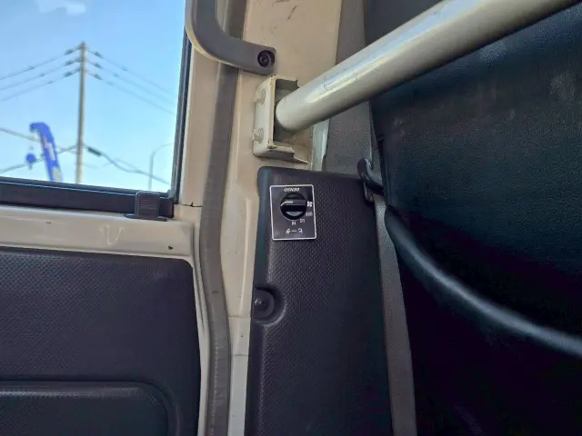 いすゞ エルフ BKG-NHS85A(4WD)の写真37