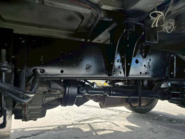 いすゞ エルフ KR-NHS69A(4WD)の写真18