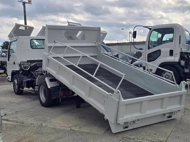 いすゞ エルフ TPG-NKS85AN(4WD)の写真6