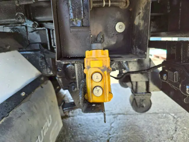 いすゞ エルフ TPG-NKS85AN(4WD)の写真9