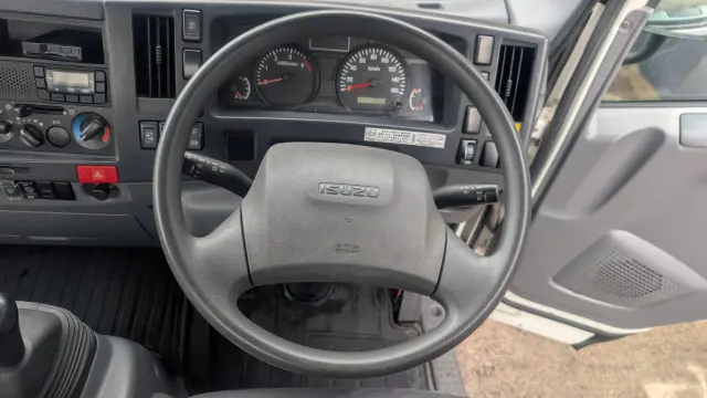 いすゞ エルフ TPG-NPR85AR(2WD)の写真46