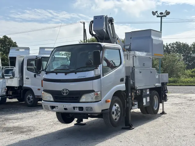 トヨタ ダイナ BDG-XZU304A(2WD)の写真1