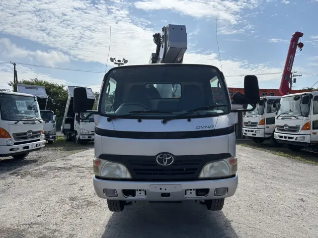 トヨタ ダイナ BDG-XZU304A(2WD)の写真2