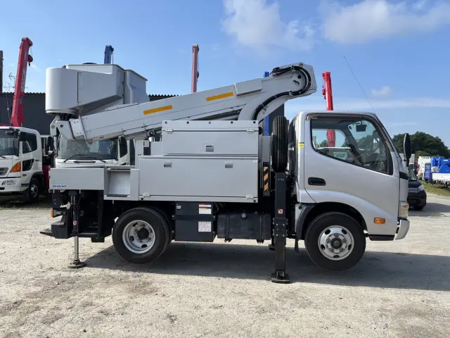 トヨタ ダイナ BDG-XZU304A(2WD)の写真4
