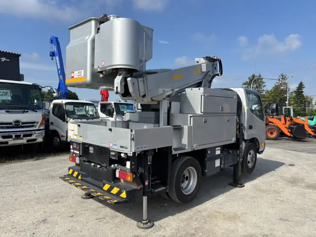 トヨタ ダイナ BDG-XZU304A(2WD)の写真5