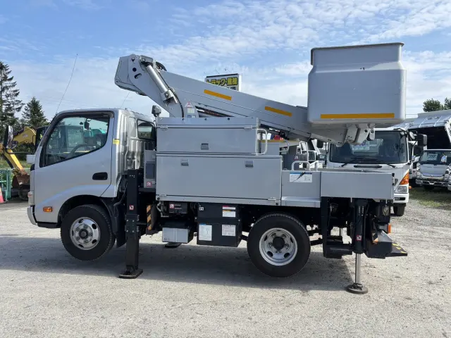トヨタ ダイナ BDG-XZU304A(2WD)の写真8