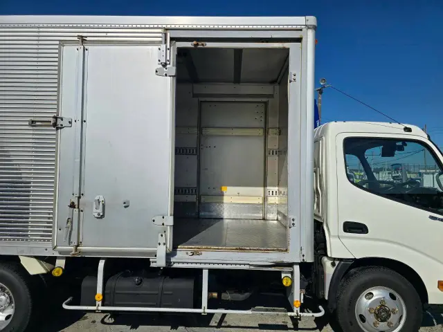日野 デュトロ TKG-XZU695M(4WD)の写真4