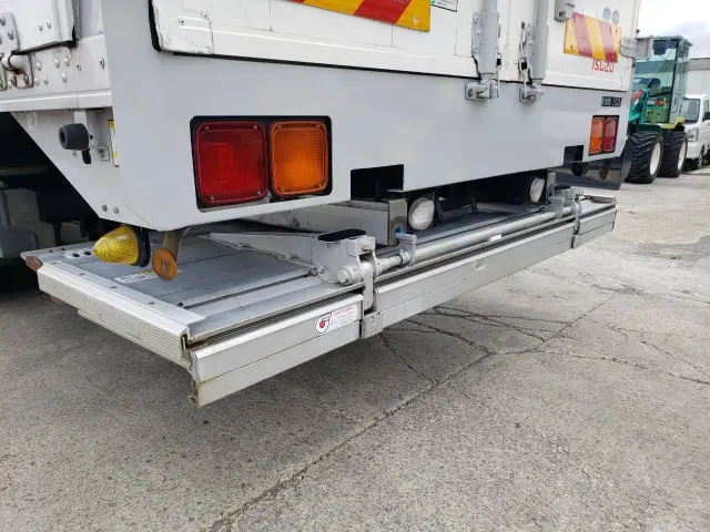 いすゞ フォワード TKG-FRR90S2(2WD)の写真15