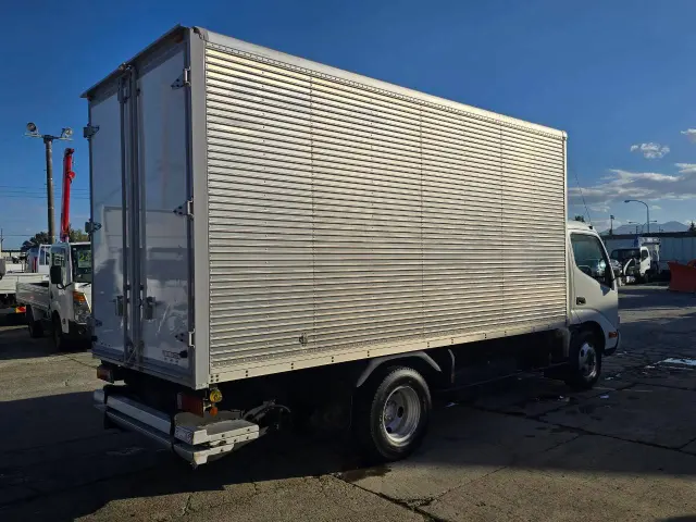 日野 デュトロ TKG-XZU695M(4WD)の写真9