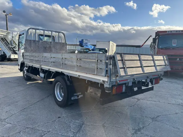 いすゞ エルフ 2RG-NMS88AR(4WD)の写真9