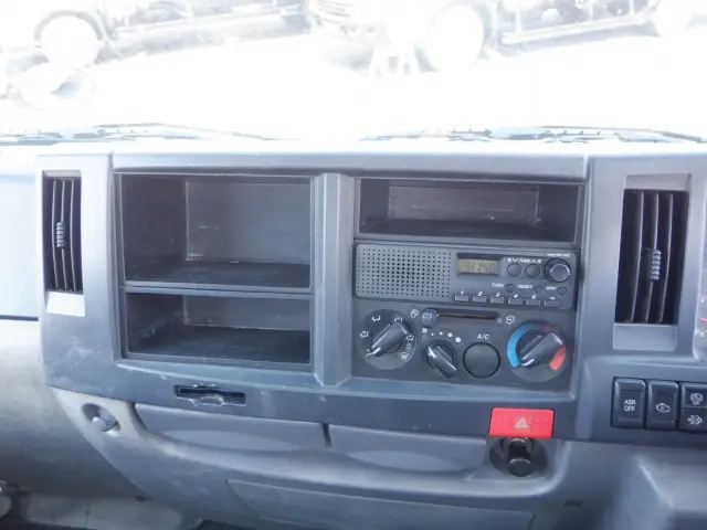 いすゞ エルフ TKG-NJR85AD(2WD)の写真45