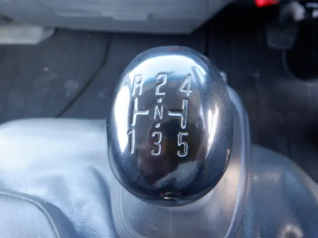 いすゞ エルフ TKG-NJR85AD(2WD)の写真46