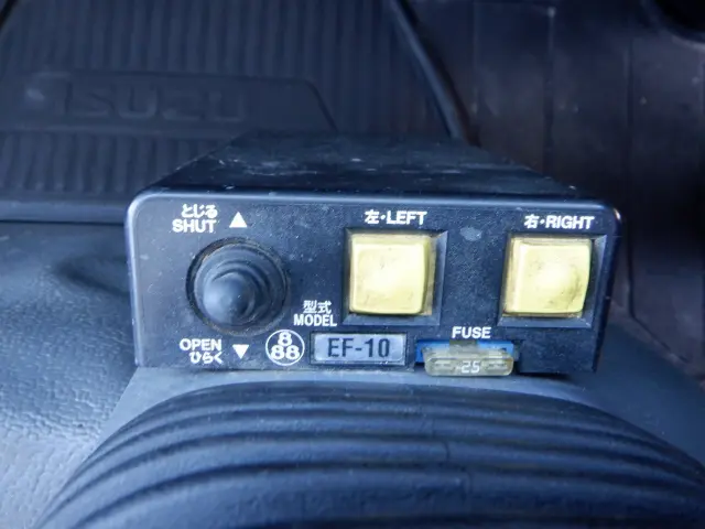 いすゞ エルフ TKG-NJR85AD(2WD)の写真47