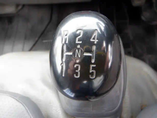 いすゞ エルフ TKG-NJR85AD(2WD)の写真45