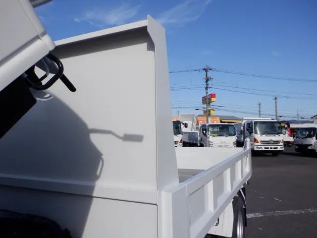 いすゞ エルフ 2RG-NKR88AD(2WD)の写真30