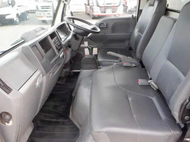 いすゞ エルフ 2RG-NKR88AD(2WD)の写真38