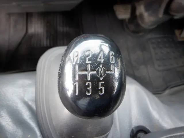 いすゞ エルフ 2RG-NKR88AD(2WD)の写真44