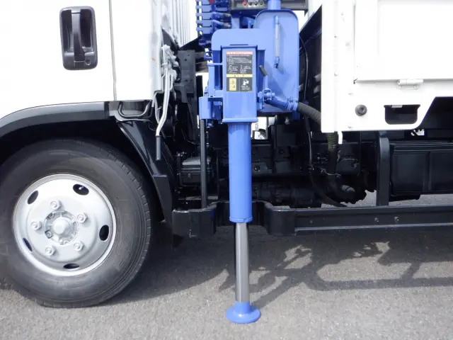 いすゞ エルフ TKG-NMR85AR(2WD)の写真16