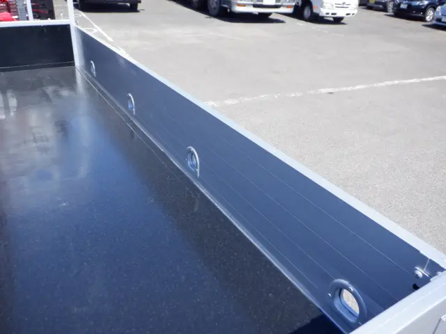 いすゞ エルフ TRG-NPR85AR(2WD)の写真9