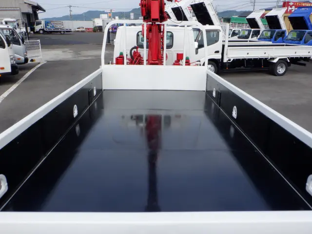 いすゞ エルフ BDG-NKR85R(2WD)の写真3