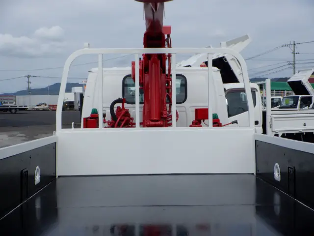 いすゞ エルフ BDG-NKR85R(2WD)の写真12