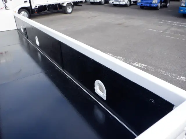 いすゞ エルフ BDG-NKR85R(2WD)の写真15