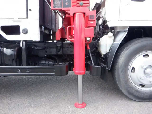 いすゞ エルフ BDG-NKR85R(2WD)の写真19