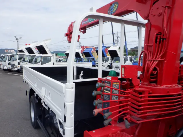 いすゞ エルフ BDG-NKR85R(2WD)の写真31