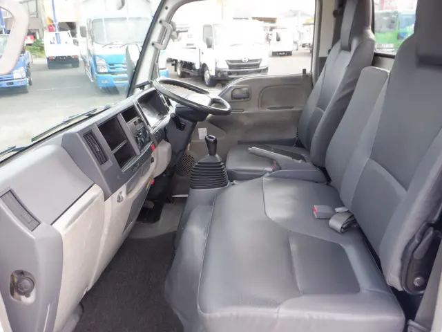 いすゞ エルフ BDG-NKR85R(2WD)の写真40