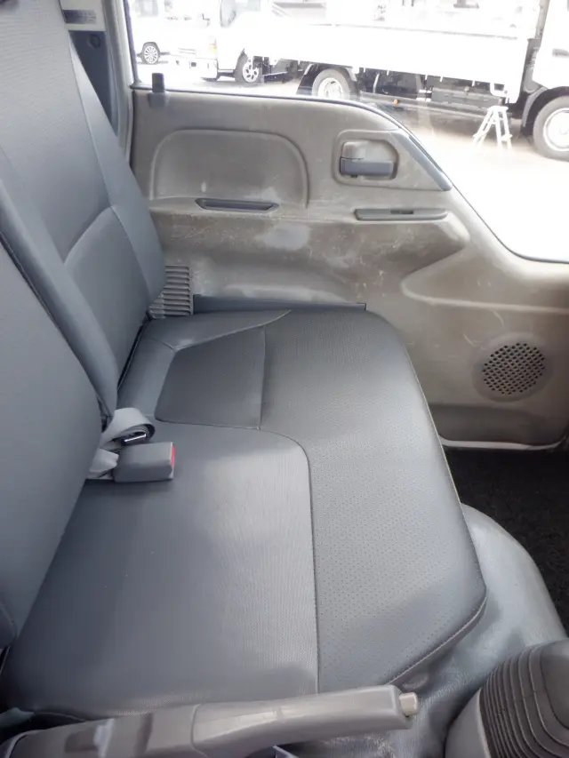 いすゞ エルフ BDG-NKR85R(2WD)の写真41