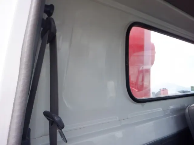 いすゞ エルフ BDG-NKR85R(2WD)の写真42